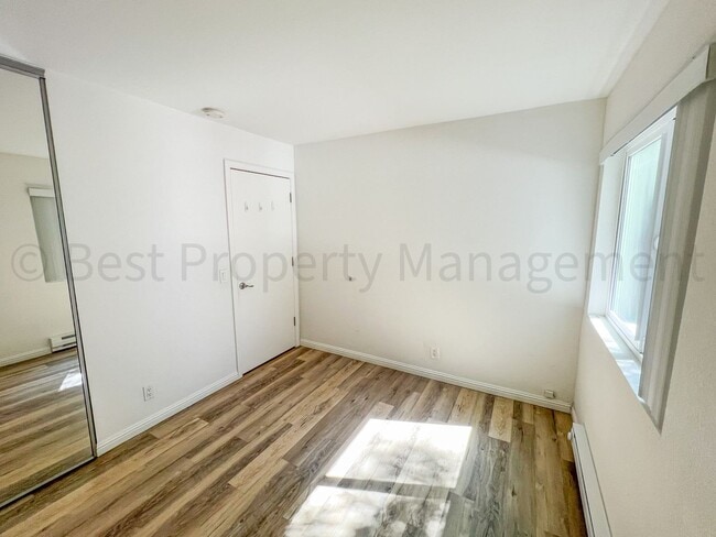 Building Photo - Cozy 2 Bedrooms; 1 Bathroom Condo in Warm ...