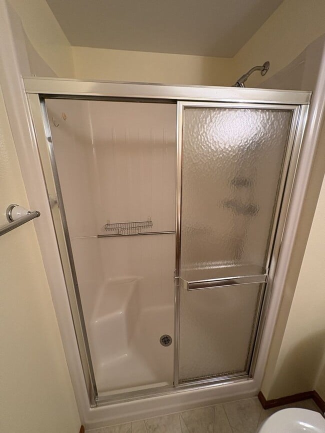 Building Photo - Updated 3BD/2BA with Garden Basement & Low Maintenance Living