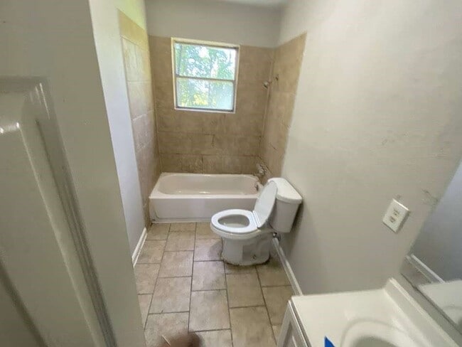 Building Photo - 5414 Northridge Dr