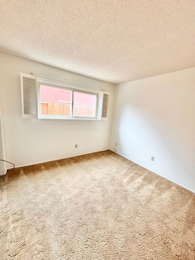 Building Photo - Spacious 4 Bedroom Home Available Now!