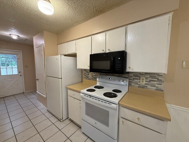 Building Photo - 11606 Castle Rock Ct