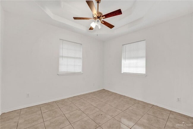 Building Photo - 16 Denise Cir