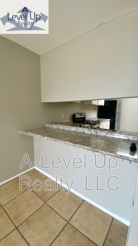 Building Photo - 375 E Thoroughbred St