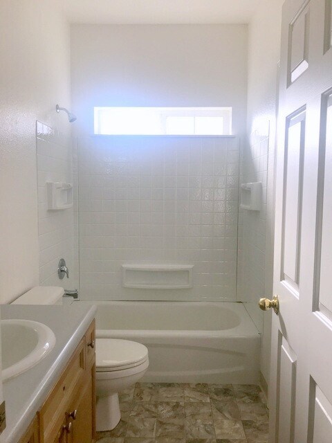 Building Photo - Great home In sparks..Close to everything!!!