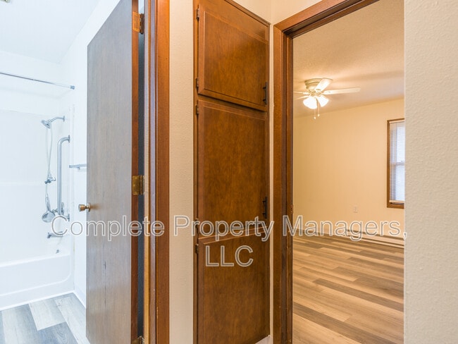 Building Photo - 302 Franke St