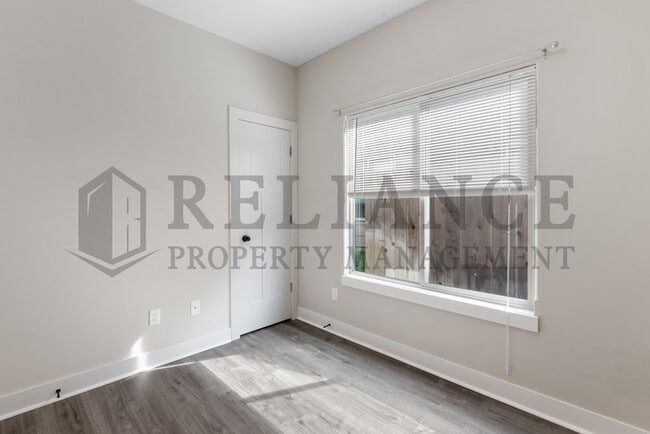 Building Photo - 914 W Onewood Pl