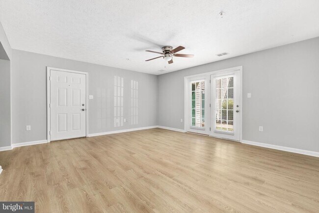 Building Photo - 165 Hailey Ln