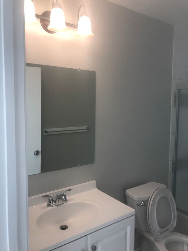 Building Photo - Vero Beach 2 Bedroom 1 Bath