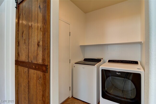 Building Photo - 1012 Via Canale Dr