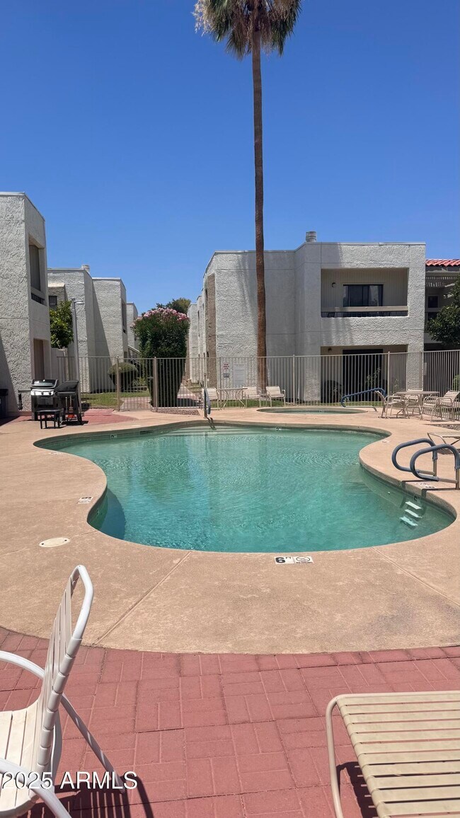 Building Photo - 3002 N 70th St