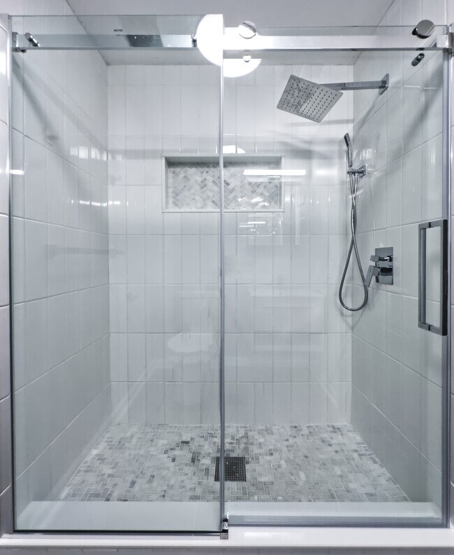 Building Photo - 1001 Garfield Ave