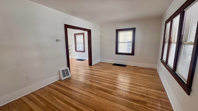 Building Photo - 1716 Linden Ave SE