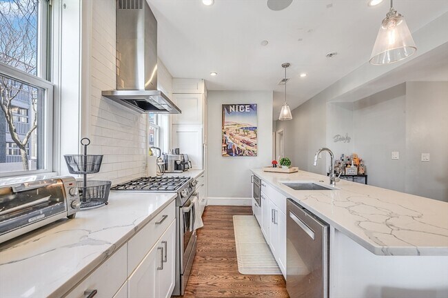 Building Photo - 1650 Columbia Rd