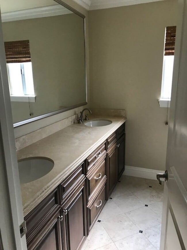 Building Photo - Turtle Rock Gem