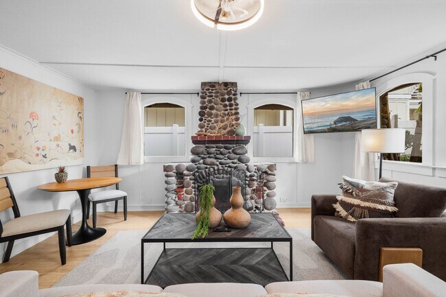 Building Photo - 344 Bonair St