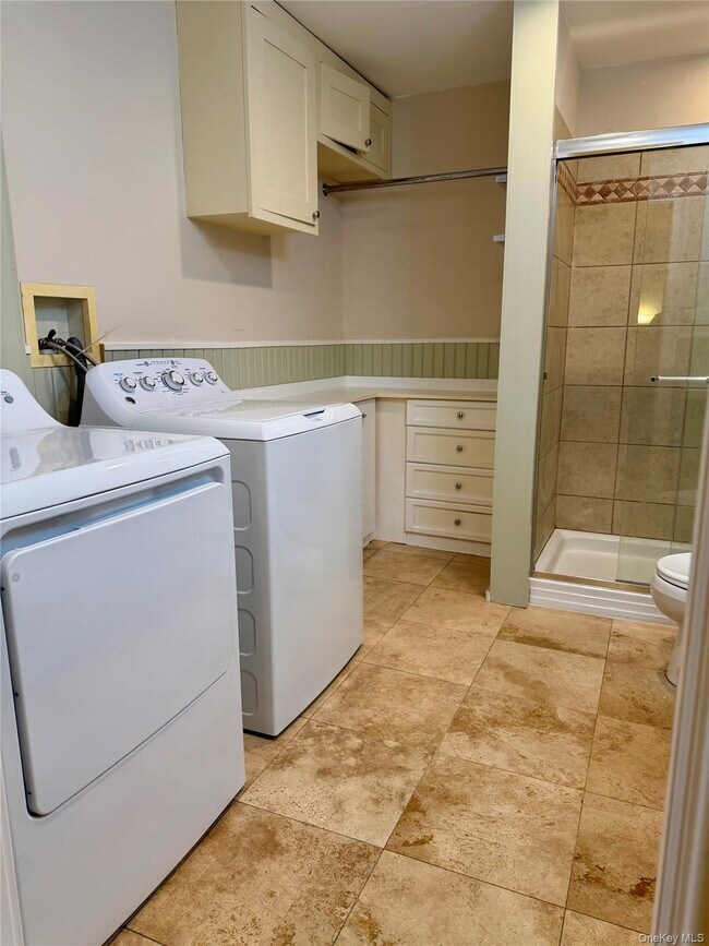 Building Photo - 125 Hill Spur