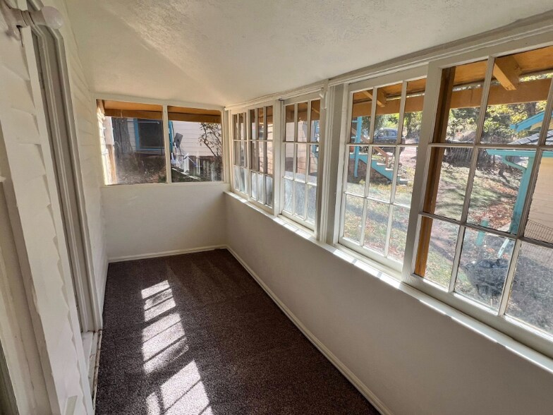 Building Photo - 9 1/2 Elk Path