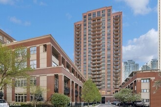 Building Photo - 330 N Jefferson St