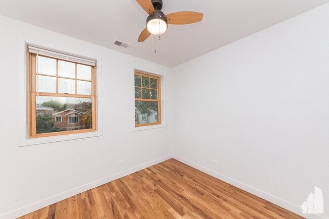 Building Photo - 806 S Claremont Ave