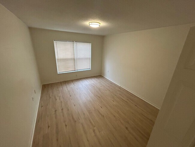 Building Photo - Beautiful 3BR/2BA Home In Desirable Coventry Community