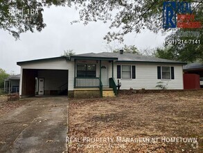 Building Photo - 3-bedroom 1-bath home within walking dista...