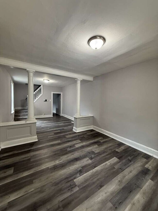 Building Photo - 306 Dayton St