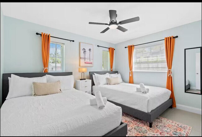 Building Photo - 304 SE 4th St