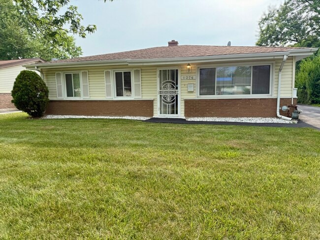 Primary Photo - 1374 Forest Pl