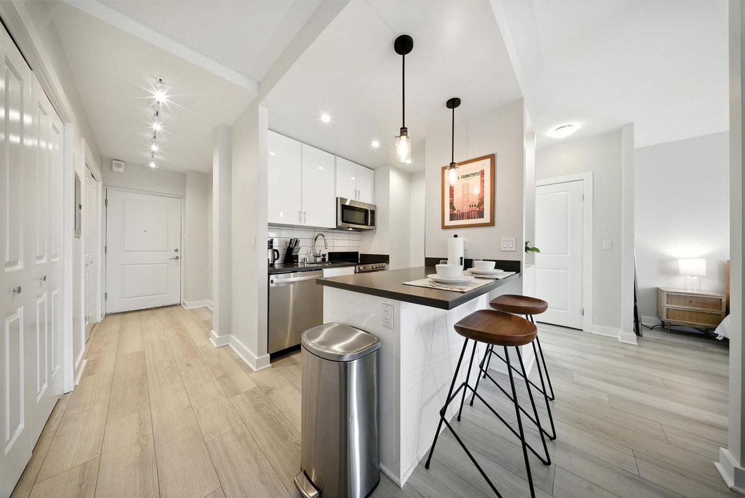 Building Photo - 899 Pine St