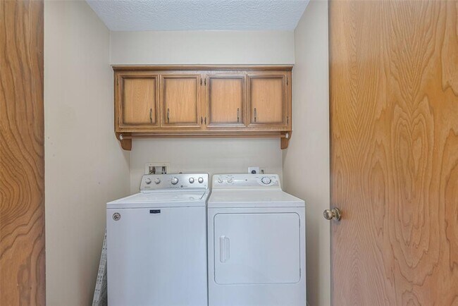 Building Photo - 14911 Sun Harbor Dr