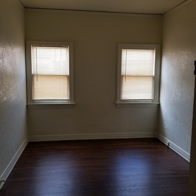 Building Photo - 1014 Newport Ave