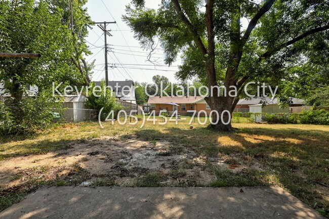 Building Photo - 1520 Rowena Ln