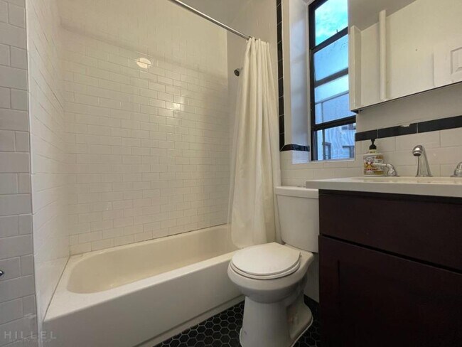 Building Photo - 2 bedroom in ASTORIA NY 11106