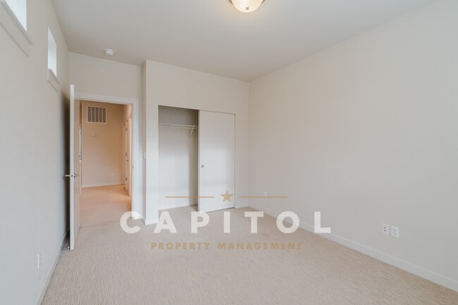 Building Photo - 3166 Vista Verde Ln SW