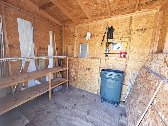 Building Photo - Annual Unfurnished 3 Bedroom 2 Bathroom Home in Nokomis!