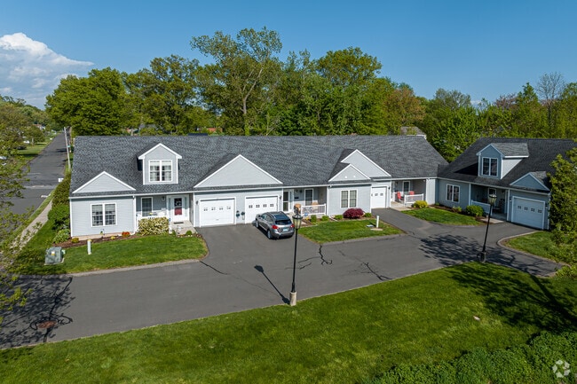 Building Photo - 305-317 Folly Brook Blvd