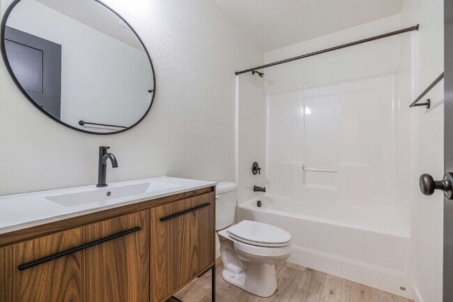 Building Photo - Beautifully Designed Home With Exceptional Space & Modern Comfort