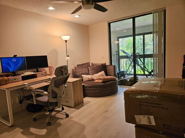 Building Photo - 7976 La Mirada Dr