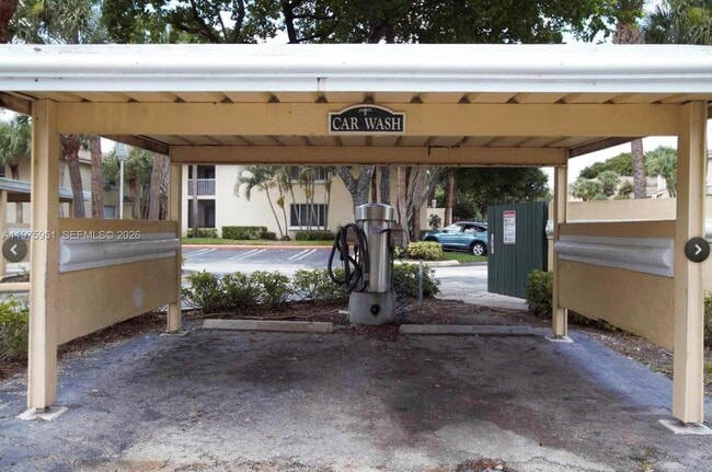 Building Photo - 14208 Glenmoor Dr