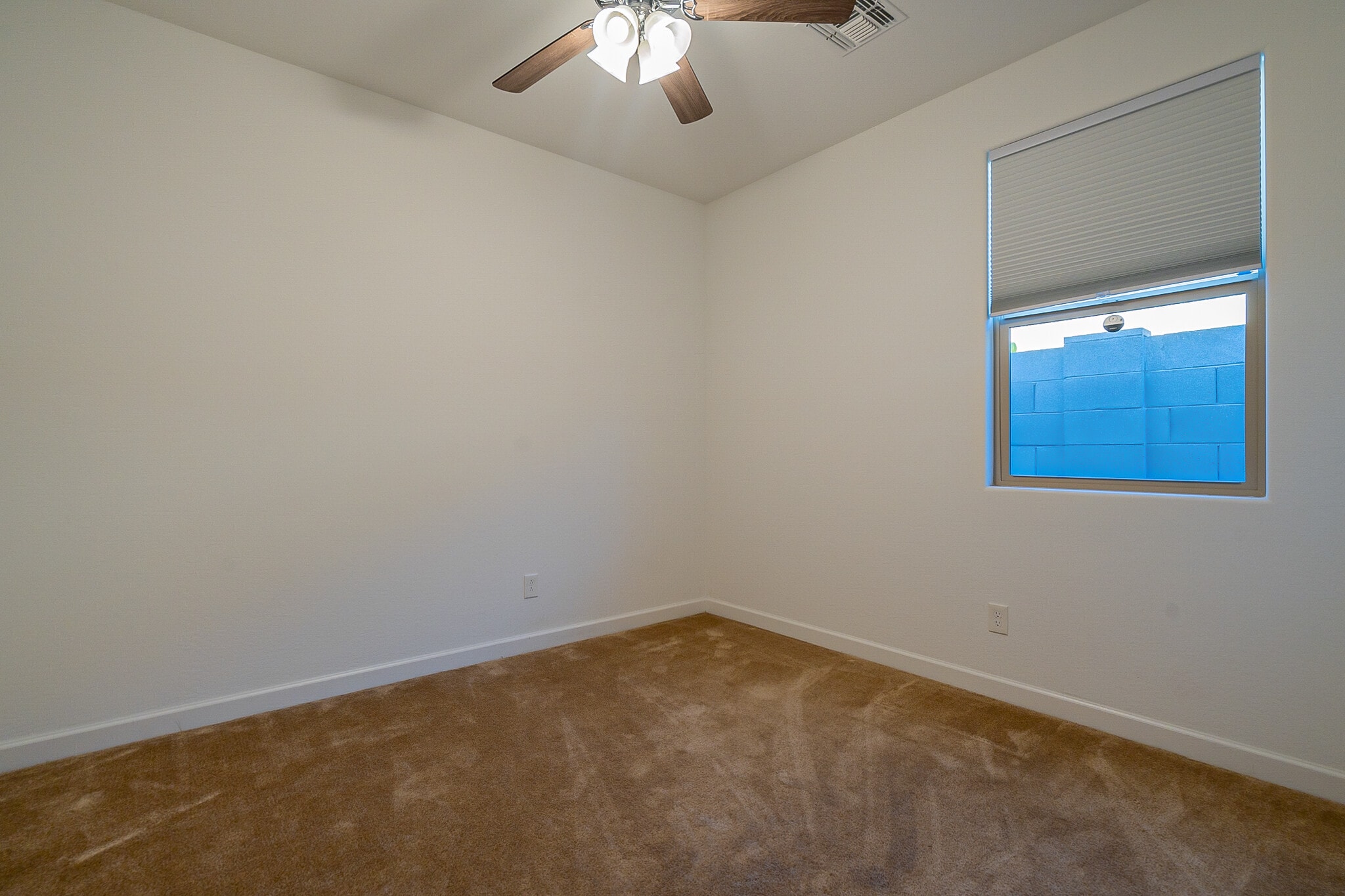 Building Photo - 15877 W Mauna Loa Ln