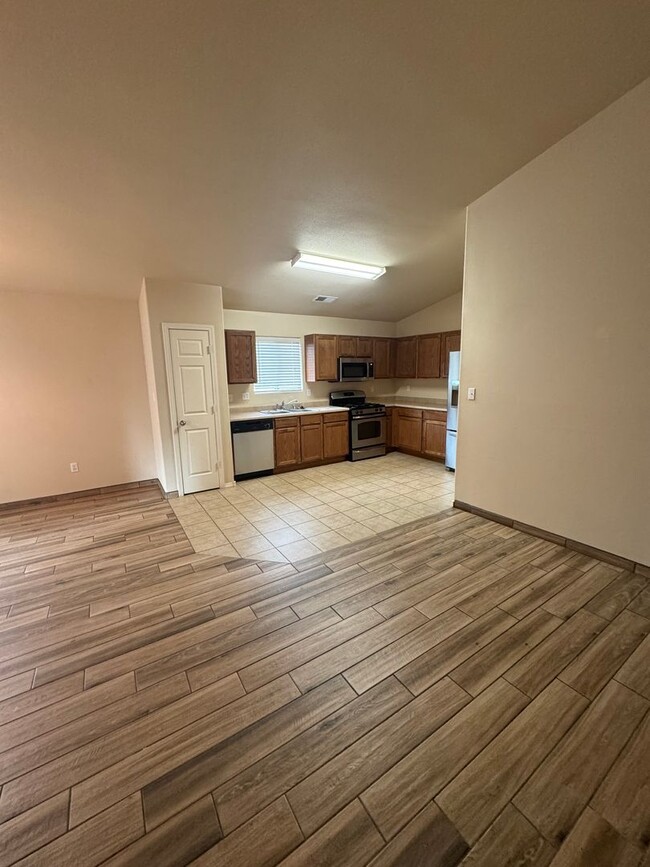 Building Photo - $400 off your first months rent Sonoma Ran...