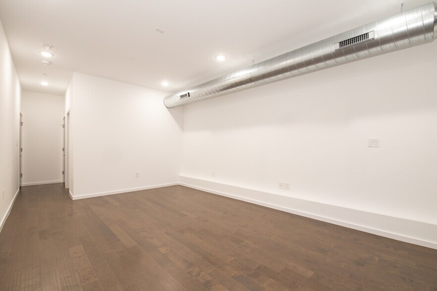 Building Photo - 638 Diamond St