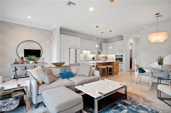 Building Photo - 521 SW Ocean Blvd