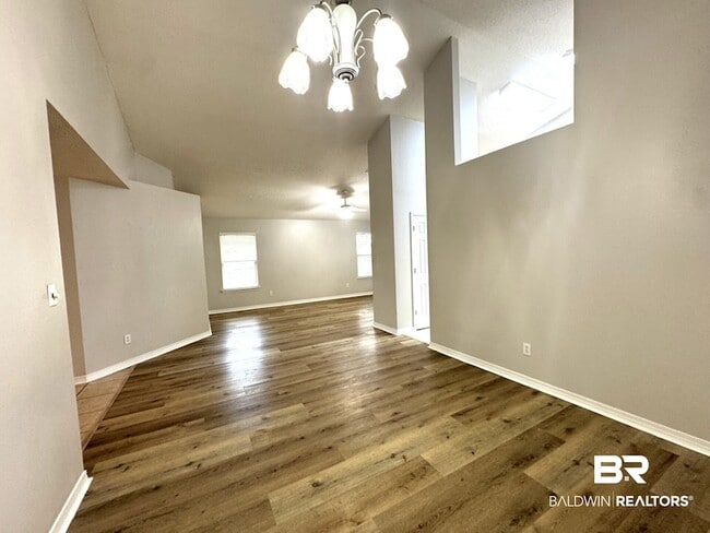 Building Photo - 9964 Hollowbrook Ave