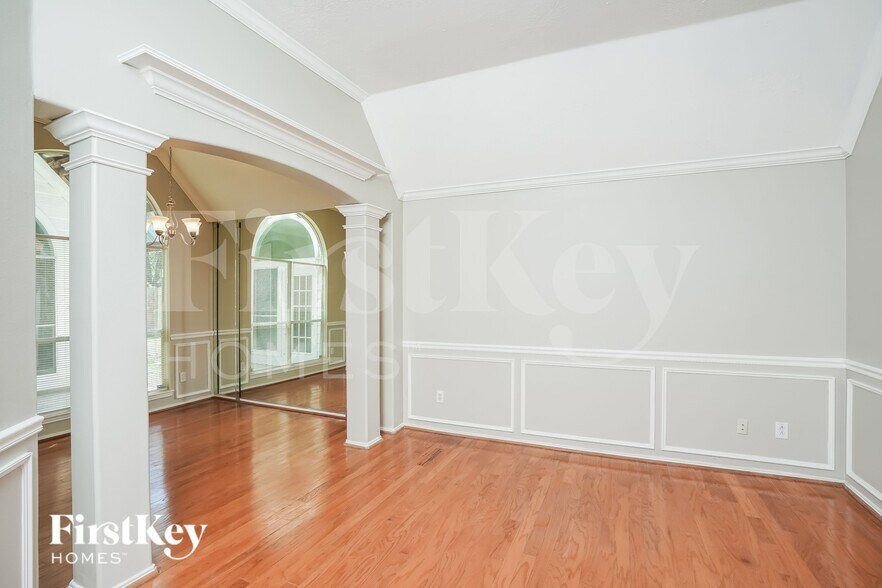 Building Photo - 10002 Elm Meadow Trail