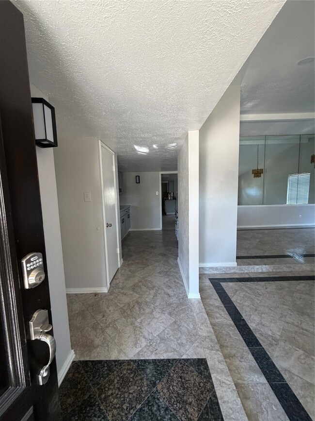 Building Photo - 16914 Clan MacGregor Dr