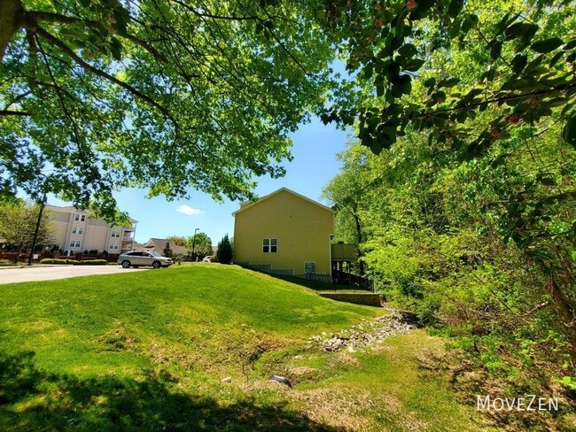 Building Photo - 2801 Stone Rock Dr
