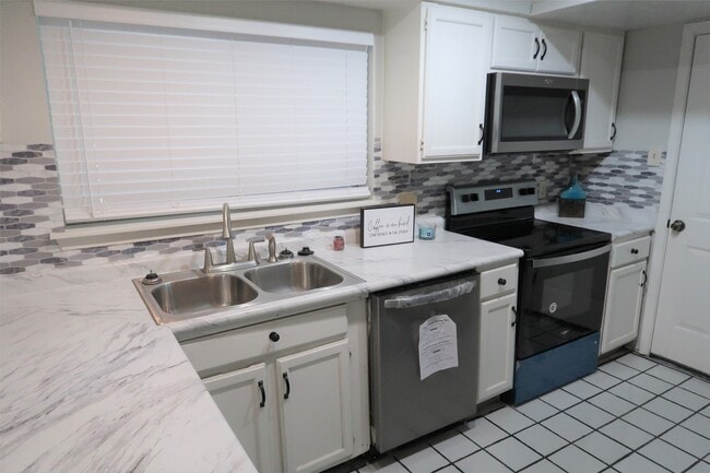 Building Photo - 15326 McConn St