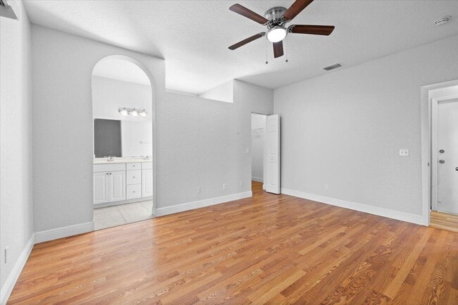 Building Photo - 2385 SW Neal Rd