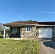 Building Photo - Single Level Half Duplex w/ Garage